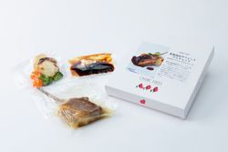 北海道産サフォークラムチョップ～オスミックトマトとバルサミコソース～